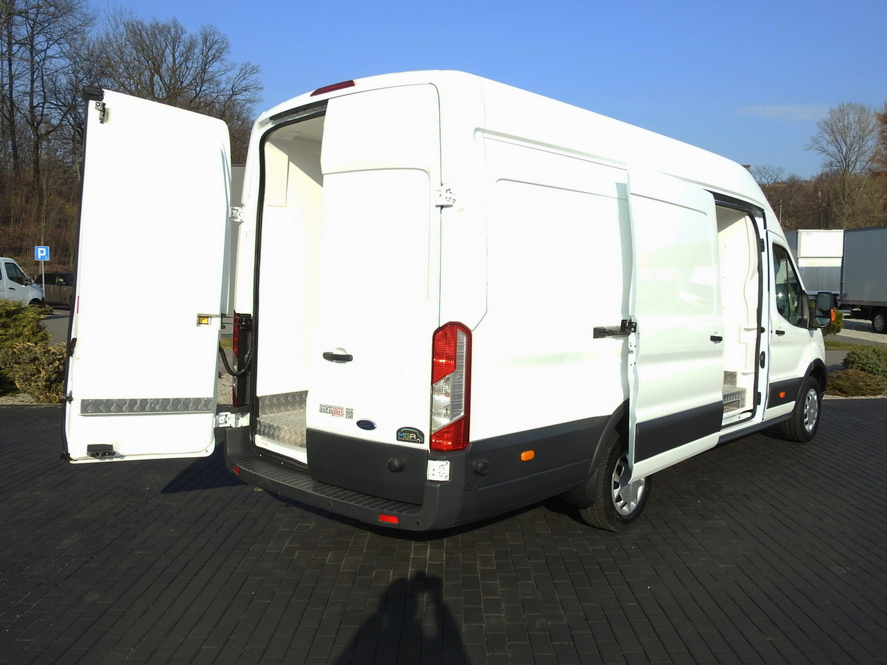 FORD TRANSIT REFRIGERATOR VAN 0°C HEATING FUNCTION CRUISE CONTROL LED LIGHTS AIR CONDITIONING 130HP - Furgoneta frigorifica: foto 3 FORD TRANSIT REFRIGERATOR VAN 0°C HEATING FUNCTION CRUISE CONTROL LED LIGHTS AIR CONDITIONING 130HP - Furgoneta frigorifica: foto 3