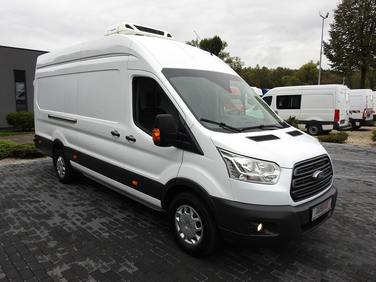 FORD TRANSIT REFRIGERATOR VAN 0*C HEATING FUNCTION POWER SUPPLY 230V CRUISE CONTROL NAVIGATION AIR CONDITIONING LED LIGHTS 130HP - Furgoneta frigorifica: foto 4 FORD TRANSIT REFRIGERATOR VAN 0*C HEATING FUNCTION POWER SUPPLY 230V CRUISE CONTROL NAVIGATION AIR CONDITIONING LED LIGHTS 130HP - Furgoneta frigorifica: foto 4