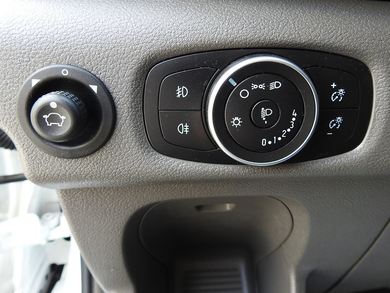 Furgoneta frigorifica FORD TRANSIT REGRIGERATOR BOX 0*C POWER SUPPLY 230V CRUISE CONTROL AIR CONDITIONING TWIN WHEELS  170HP: foto 33