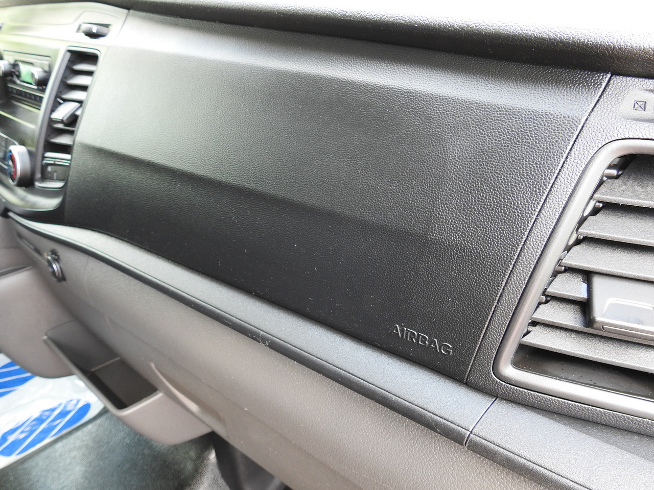 Furgoneta frigorifica FORD TRANSIT REGRIGERATOR BOX 0*C POWER SUPPLY 230V CRUISE CONTROL AIR CONDITIONING TWIN WHEELS  170HP: foto 47