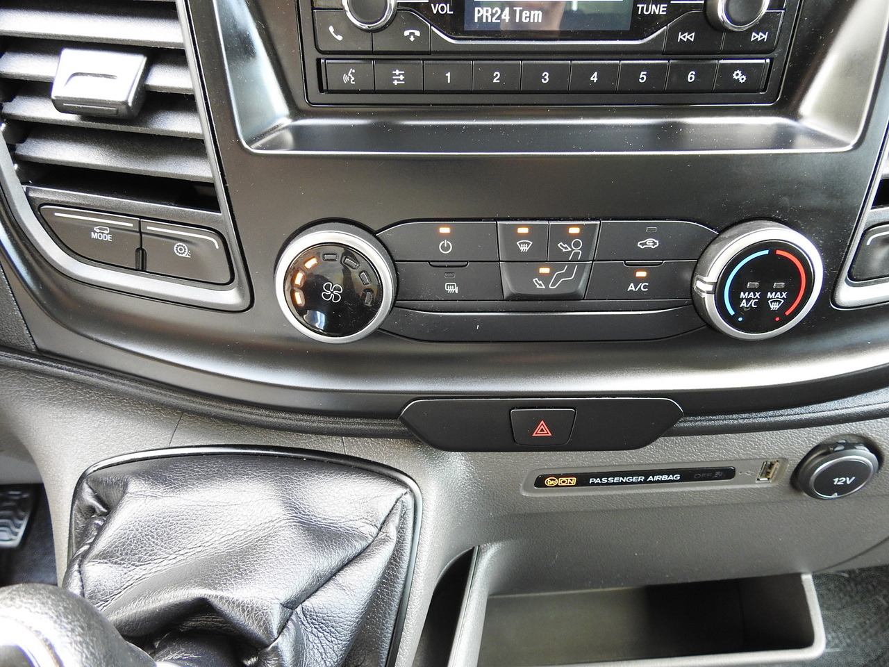 Furgoneta frigorifica FORD TRANSIT REGRIGERATOR BOX 0*C POWER SUPPLY 230V CRUISE CONTROL AIR CONDITIONING TWIN WHEELS  170HP: foto 40