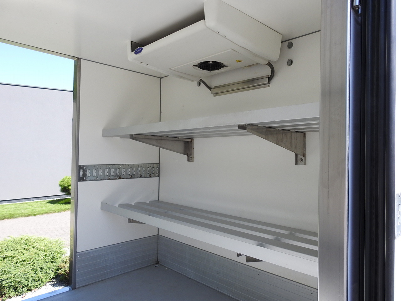 Furgoneta frigorifica FORD TRANSIT REGRIGERATOR BOX 0*C POWER SUPPLY 230V CRUISE CONTROL AIR CONDITIONING TWIN WHEELS  170HP: foto 23