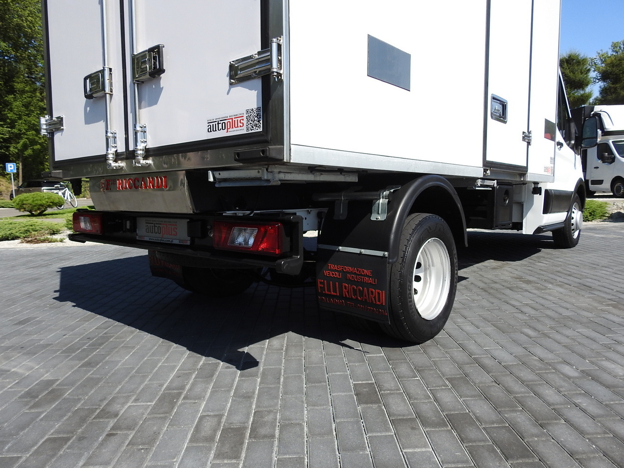 Furgoneta frigorifica FORD TRANSIT REGRIGERATOR BOX 0*C POWER SUPPLY 230V CRUISE CONTROL AIR CONDITIONING TWIN WHEELS  170HP: foto 27