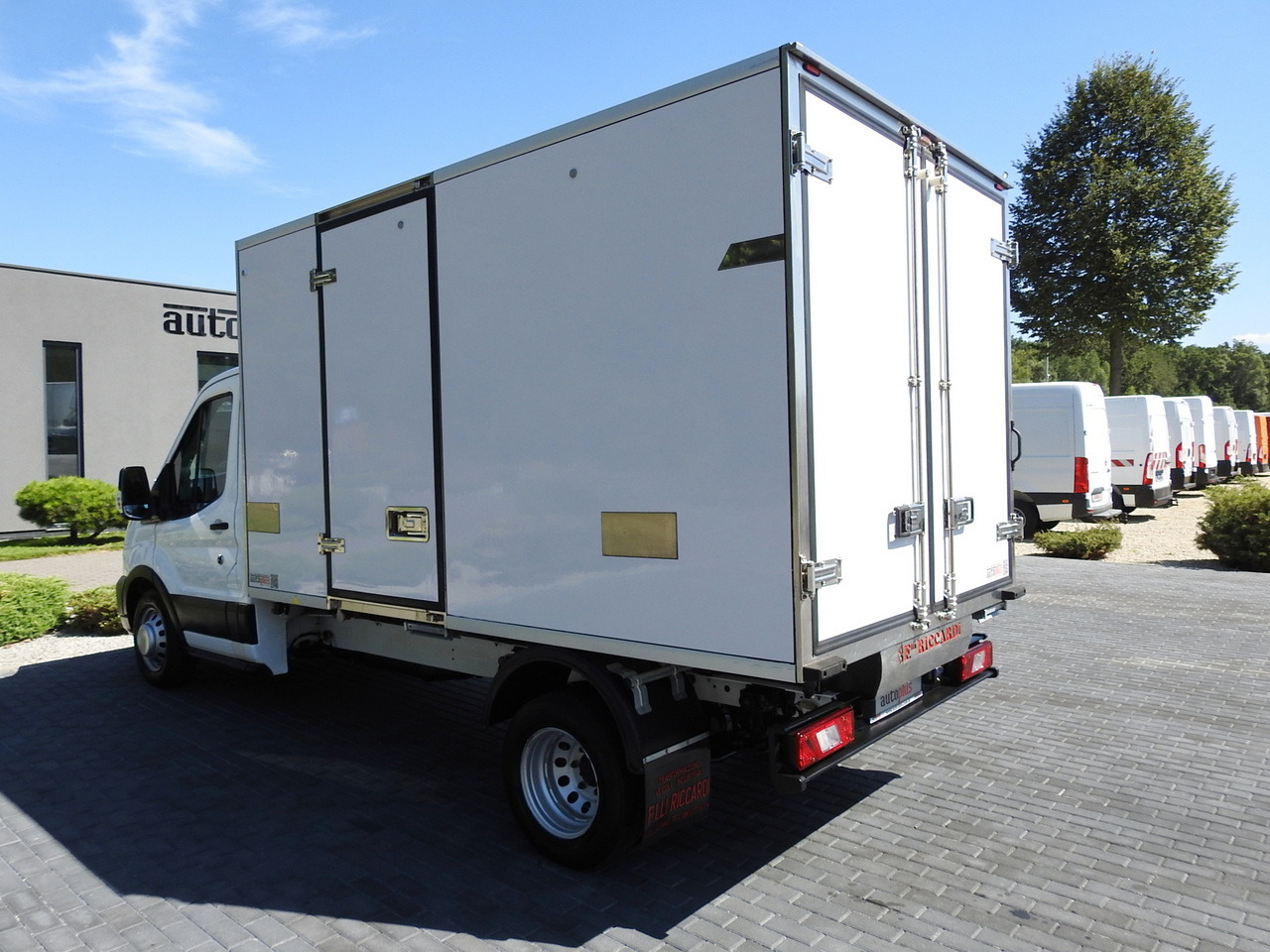 Furgoneta frigorifica FORD TRANSIT REGRIGERATOR BOX 0*C POWER SUPPLY 230V CRUISE CONTROL AIR CONDITIONING TWIN WHEELS  170HP: foto 10