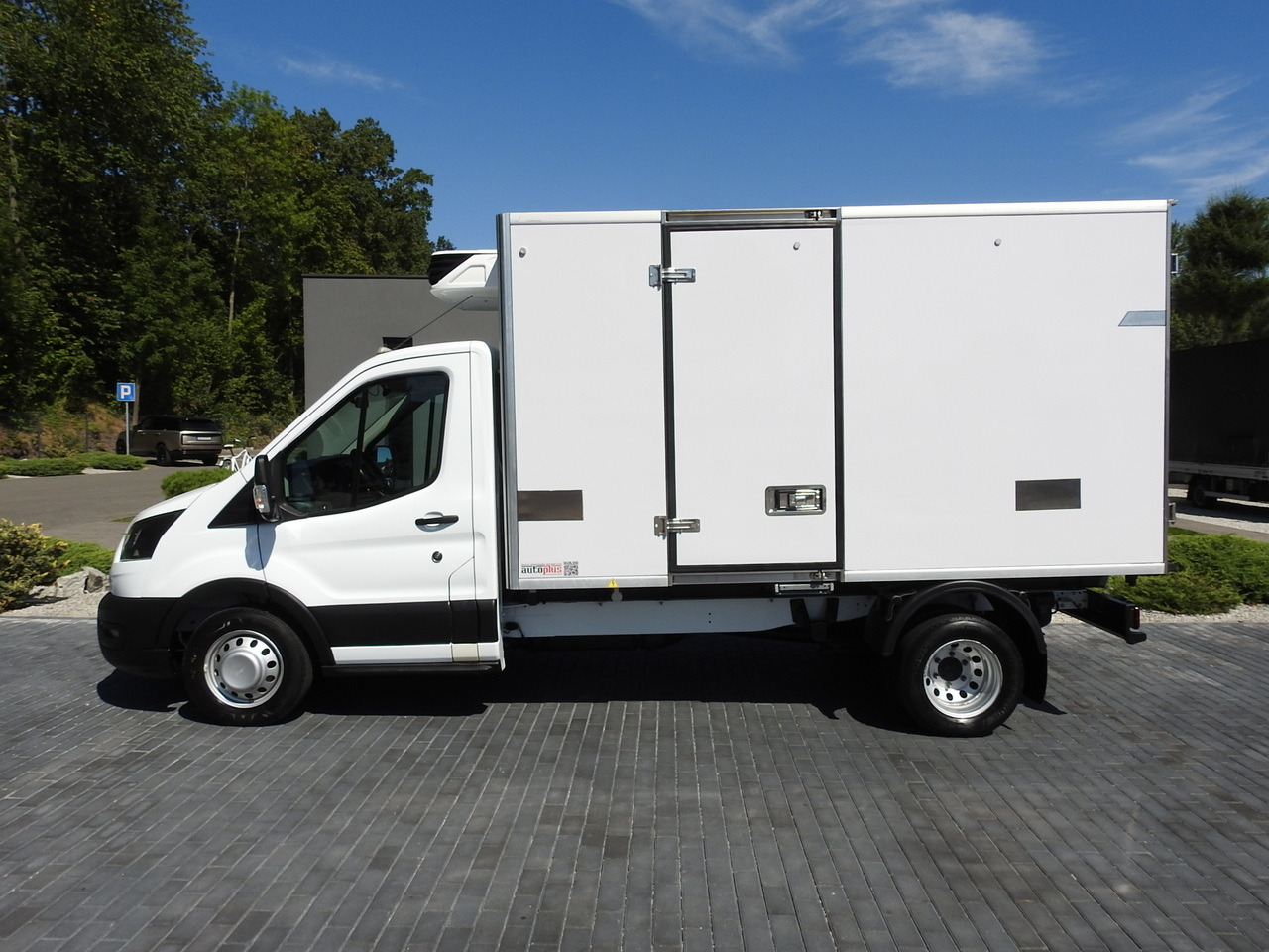 Furgoneta frigorifica FORD TRANSIT REGRIGERATOR BOX 0*C POWER SUPPLY 230V CRUISE CONTROL AIR CONDITIONING TWIN WHEELS  170HP: foto 9
