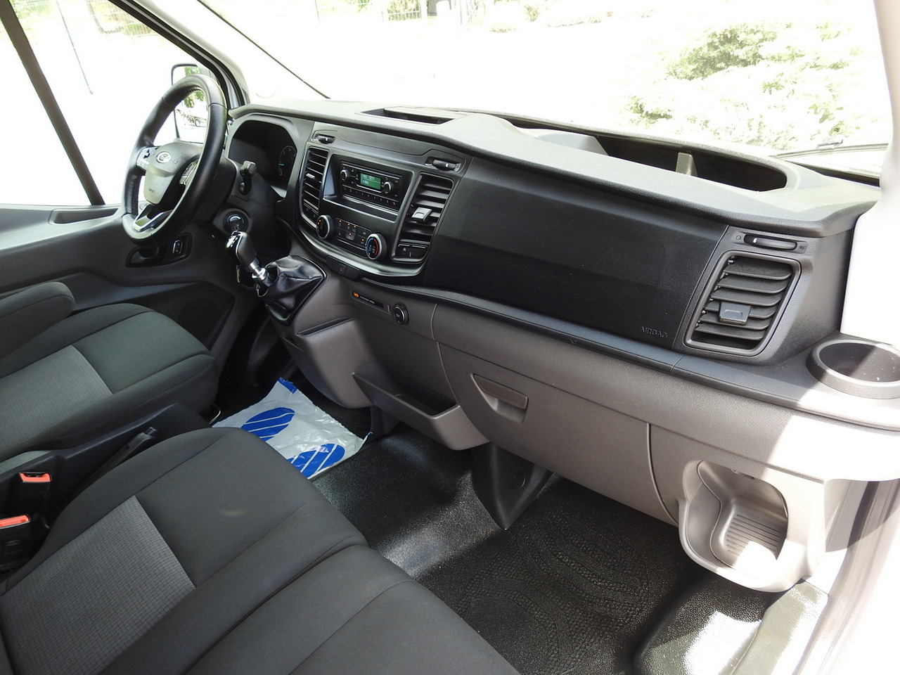 Furgoneta frigorifica FORD TRANSIT REGRIGERATOR BOX 0*C POWER SUPPLY 230V CRUISE CONTROL AIR CONDITIONING TWIN WHEELS  170HP: foto 46