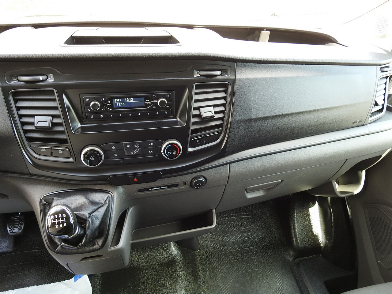 Furgoneta frigorifica FORD TRANSIT REGRIGERATOR BOX 0*C POWER SUPPLY 230V CRUISE CONTROL AIR CONDITIONING TWIN WHEELS  170HP: foto 38