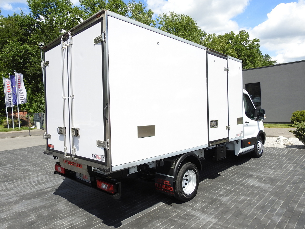 FORD TRANSIT REGRIGERATOR BOX 0*C POWER SUPPLY 230V CRUISE CONTROL AIR CONDITIONING TWIN WHEELS 170HP - Furgoneta frigorifica: foto 3 FORD TRANSIT REGRIGERATOR BOX 0*C POWER SUPPLY 230V CRUISE CONTROL AIR CONDITIONING TWIN WHEELS 170HP - Furgoneta frigorifica: foto 3