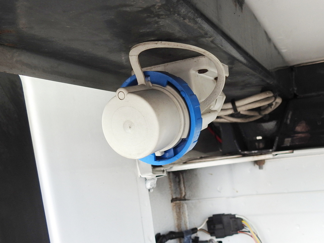 Furgoneta frigorifica FORD TRANSIT REGRIGERATOR BOX -10*C POWER SUPPLY 230V CRUISE CONTROL AIR CONDITIONING LED LIGHTS PNEUMATICS TWIN WHEELS  130HP: foto 26