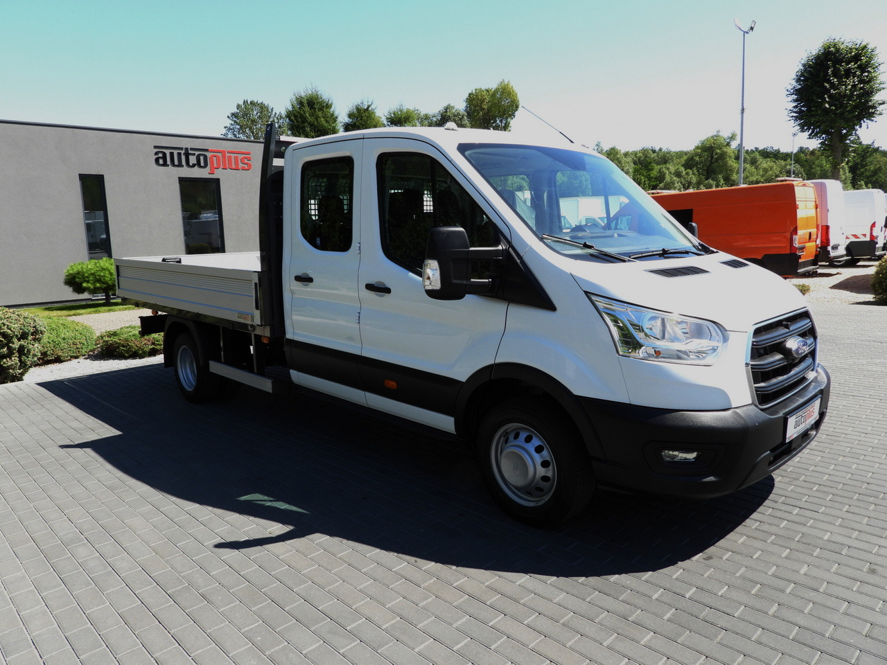 FORD TRANSIT STAKE BODY DOUBLE CABIN DOKA 7 SEATS TWIN WHEELS AIR CONDITIONING 130HP - Furgoneta caja abierta: foto 4 FORD TRANSIT STAKE BODY DOUBLE CABIN DOKA 7 SEATS TWIN WHEELS AIR CONDITIONING 130HP - Furgoneta caja abierta: foto 4