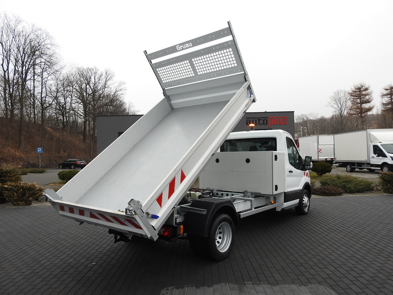 FORD TRANSIT TIPPER CRUISE CONTROL AIR CONDITIONING TWIN WHEELS  170HP - Furgoneta basculante: foto 3 FORD TRANSIT TIPPER CRUISE CONTROL AIR CONDITIONING TWIN WHEELS  170HP - Furgoneta basculante: foto 3