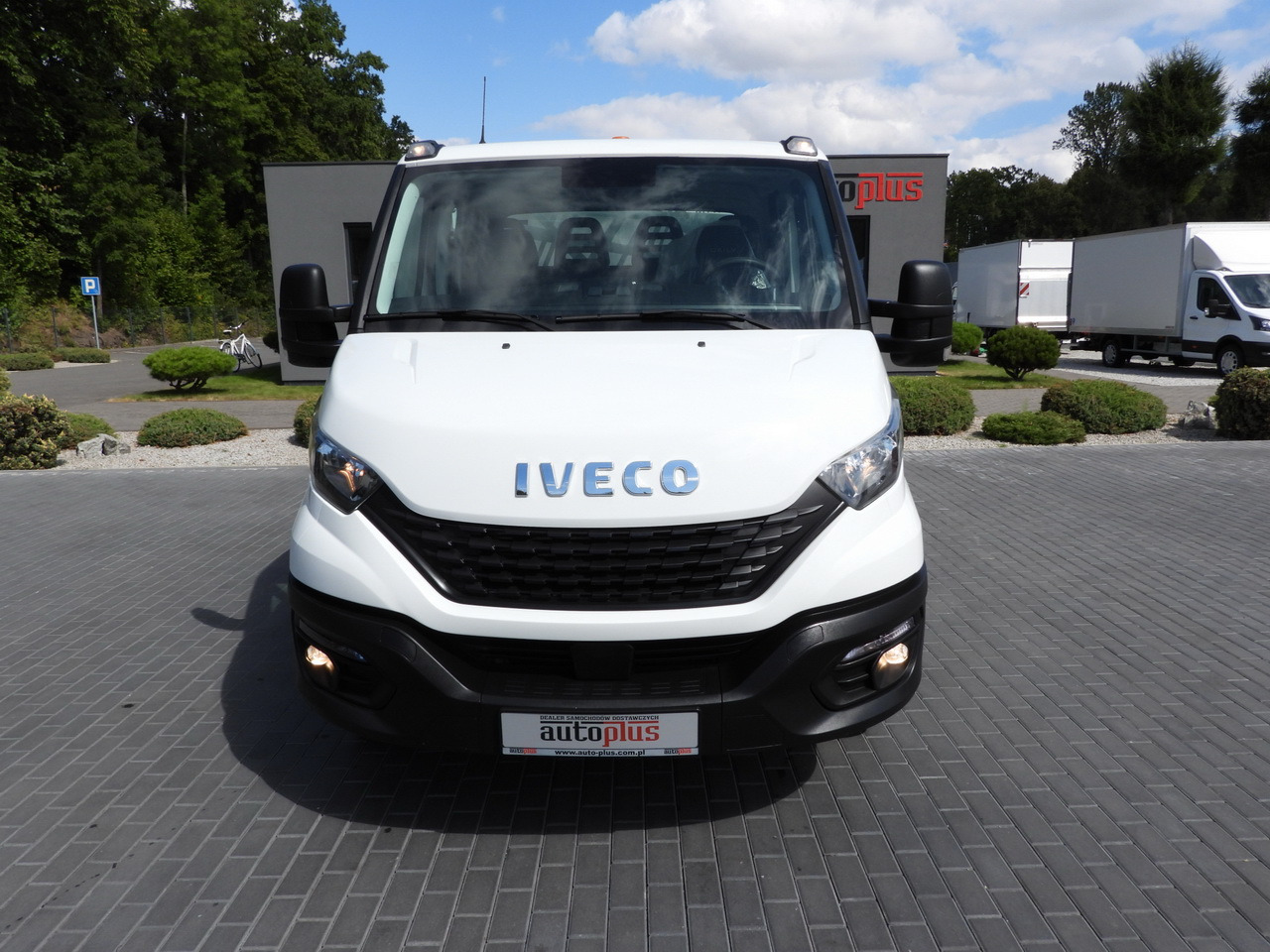 IVECO DAILY 35C16 TIPPER DOUBLE CABIN DOKA 6 SEATS CRUISE CONTROL NAVIGATION TWIN WHEELS AIR CONDITIONING 160HP - Furgoneta: foto 5 IVECO DAILY 35C16 TIPPER DOUBLE CABIN DOKA 6 SEATS CRUISE CONTROL NAVIGATION TWIN WHEELS AIR CONDITIONING 160HP - Furgoneta: foto 5
