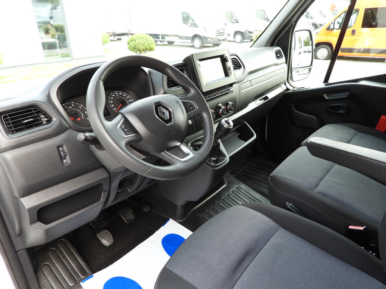 RENAULT MASTER BOX DELIVERY VAN 7 SEATS CRUISE CONTROL NAVIGATION LED LIGHTS AIR CONDITIONING 135HP - Furgoneta: foto 2 RENAULT MASTER BOX DELIVERY VAN 7 SEATS CRUISE CONTROL NAVIGATION LED LIGHTS AIR CONDITIONING 135HP - Furgoneta: foto 2