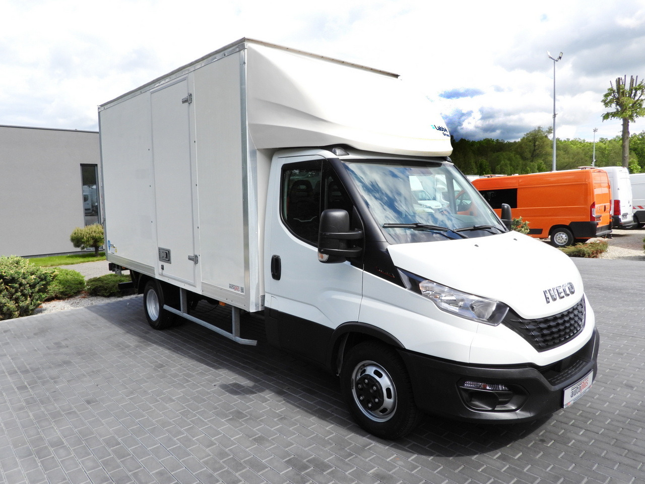 IVECO DAILY 35C16 BOX LIFT 8 PALLETS CRUISE CONTROL TWIN WHEELS AIR CONDITIONING  160HP - Furgoneta caja cerrada: foto 4 IVECO DAILY 35C16 BOX LIFT 8 PALLETS CRUISE CONTROL TWIN WHEELS AIR CONDITIONING  160HP - Furgoneta caja cerrada: foto 4