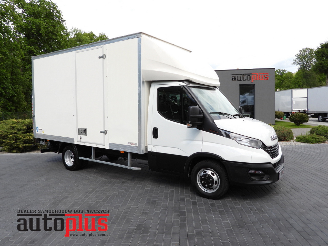 IVECO DAILY 35C16 BOX LIFT 8 PALLETS CRUISE CONTROL TWIN WHEELS AIR CONDITIONING  160HP - Furgoneta caja cerrada: foto 1 IVECO DAILY 35C16 BOX LIFT 8 PALLETS CRUISE CONTROL TWIN WHEELS AIR CONDITIONING  160HP - Furgoneta caja cerrada: foto 1