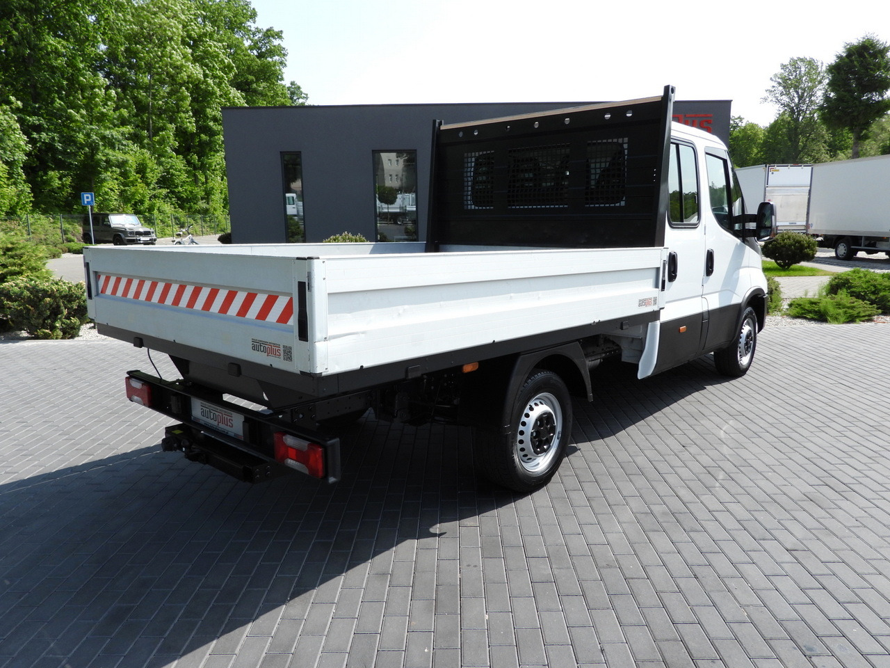 IVECO DAILY 35S12 STAKE BODY DOUBLE CABIN DOKA 7 SEATS AIR CONDITIONING 120HP - Furgoneta combi: foto 3 IVECO DAILY 35S12 STAKE BODY DOUBLE CABIN DOKA 7 SEATS AIR CONDITIONING 120HP - Furgoneta combi: foto 3