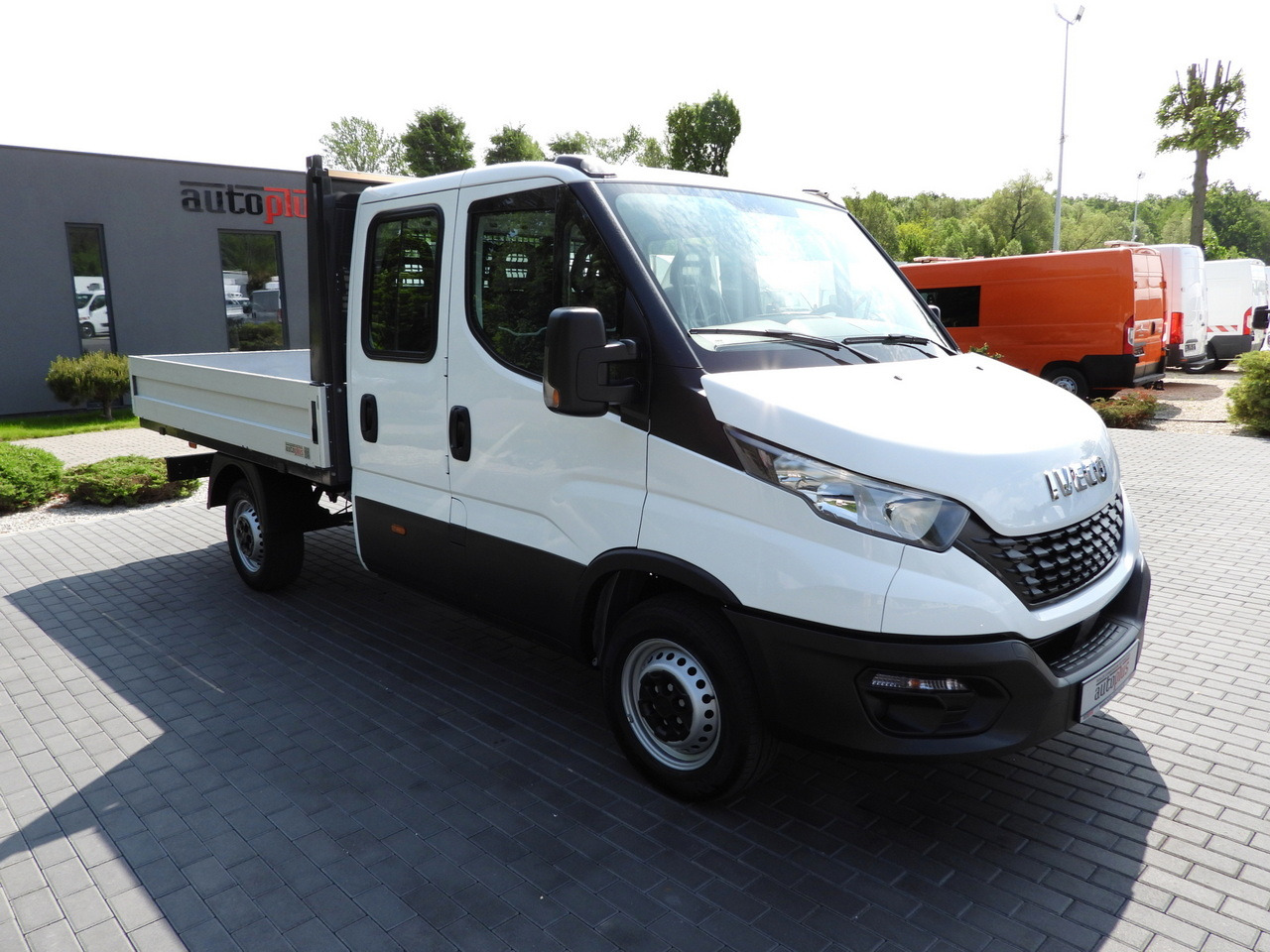 IVECO DAILY 35S12 STAKE BODY DOUBLE CABIN DOKA 7 SEATS AIR CONDITIONING 120HP - Furgoneta caja abierta: foto 4 IVECO DAILY 35S12 STAKE BODY DOUBLE CABIN DOKA 7 SEATS AIR CONDITIONING 120HP - Furgoneta caja abierta: foto 4