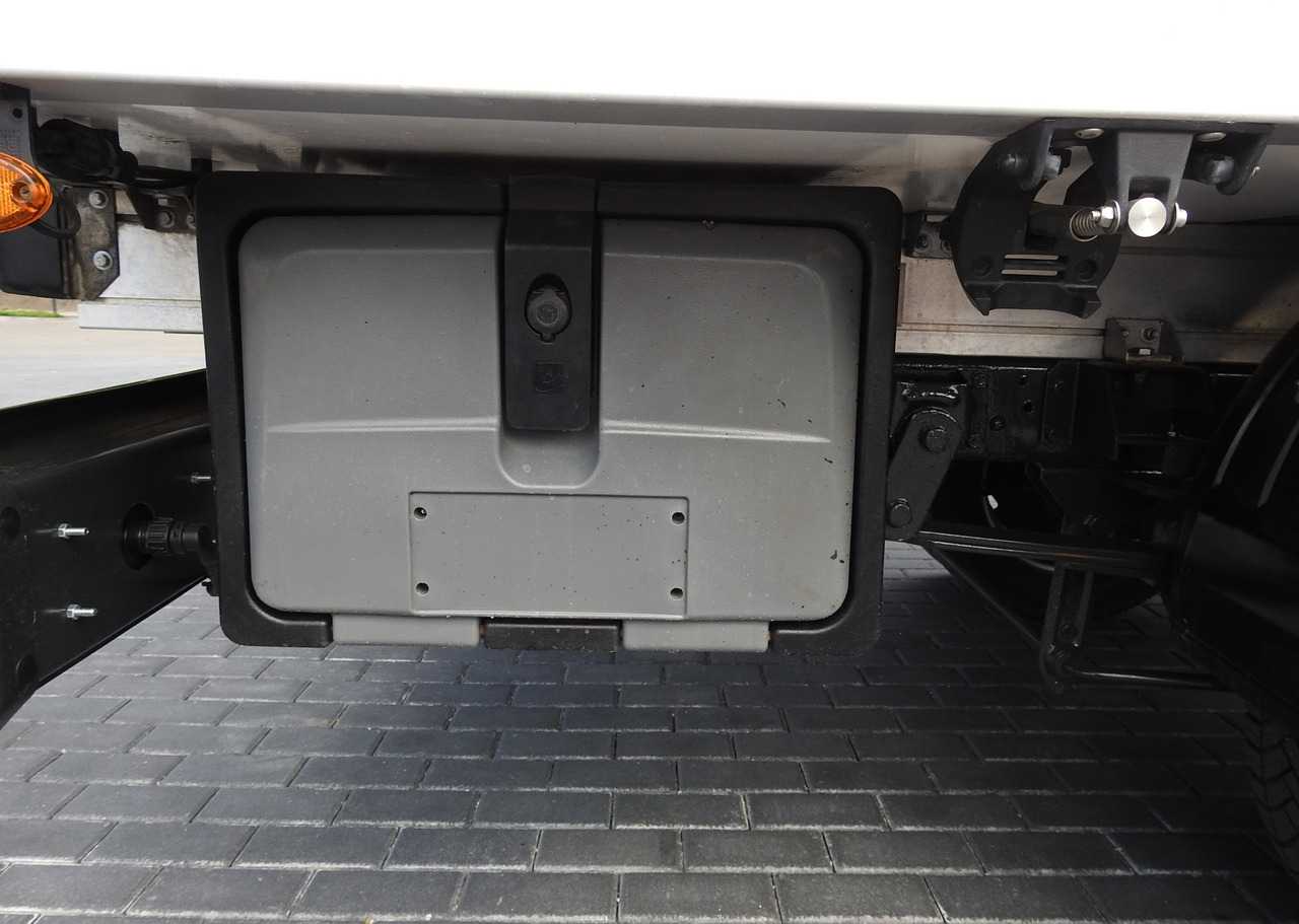 Furgoneta frigorifica IVECO DAILY 35S15 REGRIGERATOR BOX -12*C 8 PALLETS CRUISE CONTROL TWIN WHEELS AIR CONDITIONING  150HP: foto 24