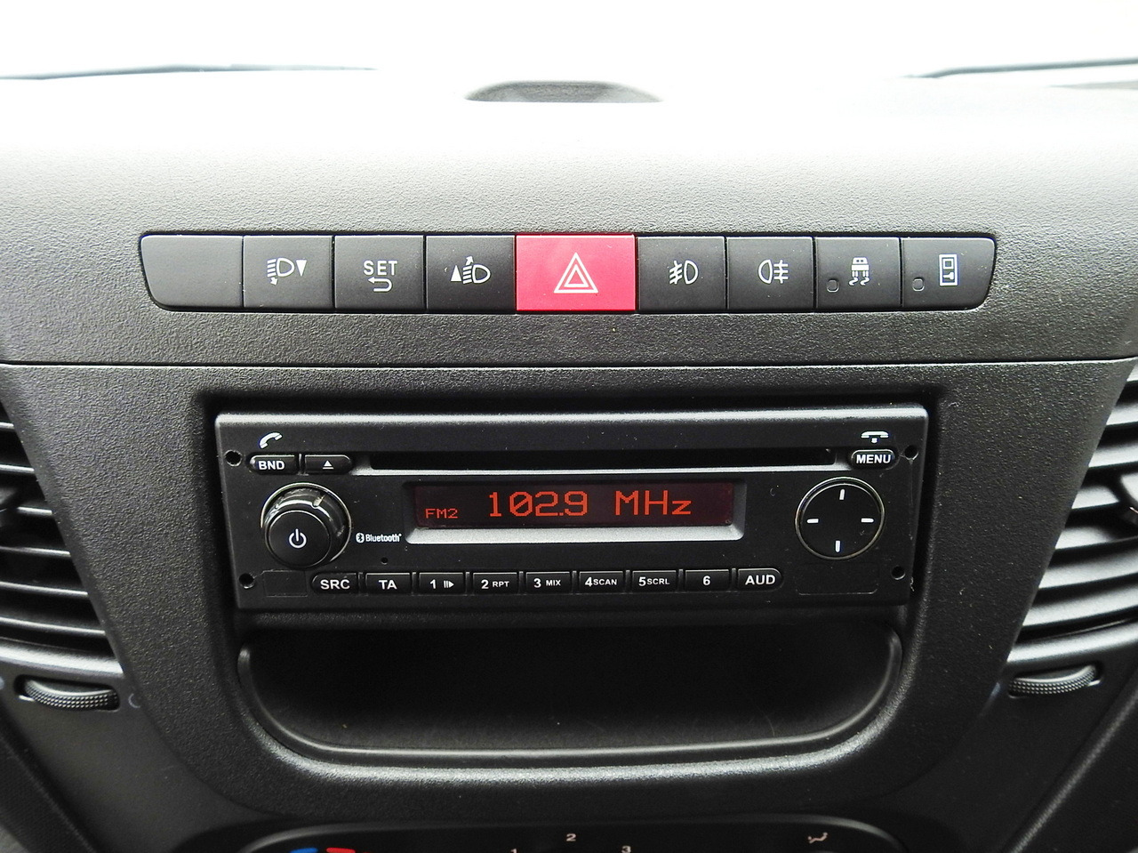 Furgoneta frigorifica IVECO DAILY 35S15 REGRIGERATOR BOX -12*C 8 PALLETS CRUISE CONTROL TWIN WHEELS AIR CONDITIONING  150HP: foto 37