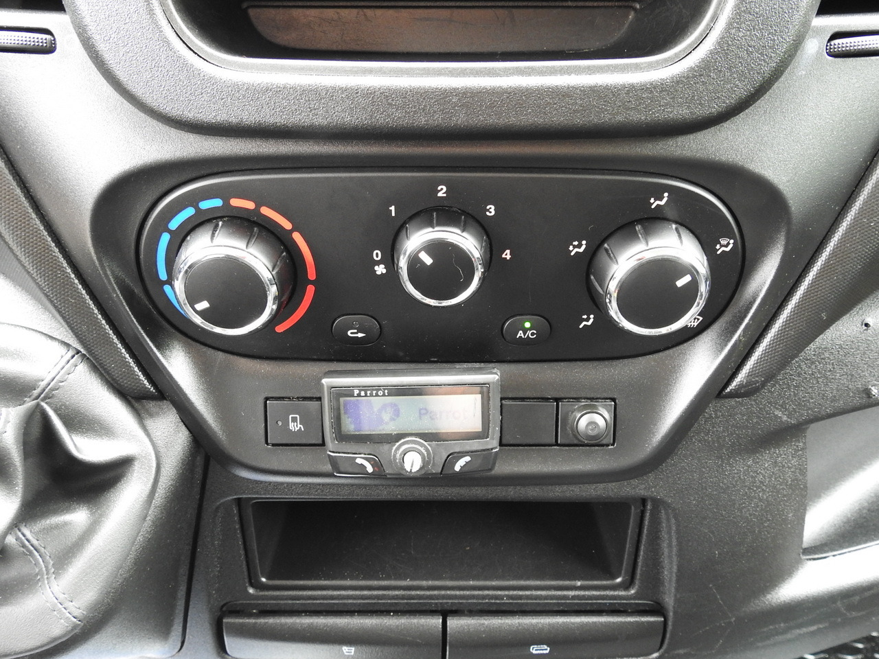 Furgoneta frigorifica IVECO DAILY 35S15 REGRIGERATOR BOX -12*C 8 PALLETS CRUISE CONTROL TWIN WHEELS AIR CONDITIONING  150HP: foto 38