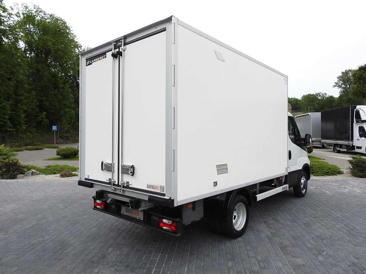 IVECO DAILY 35S15 REGRIGERATOR BOX -12*C 8 PALLETS CRUISE CONTROL TWIN WHEELS AIR CONDITIONING 150HP - Furgoneta frigorifica: foto 3 IVECO DAILY 35S15 REGRIGERATOR BOX -12*C 8 PALLETS CRUISE CONTROL TWIN WHEELS AIR CONDITIONING 150HP - Furgoneta frigorifica: foto 3