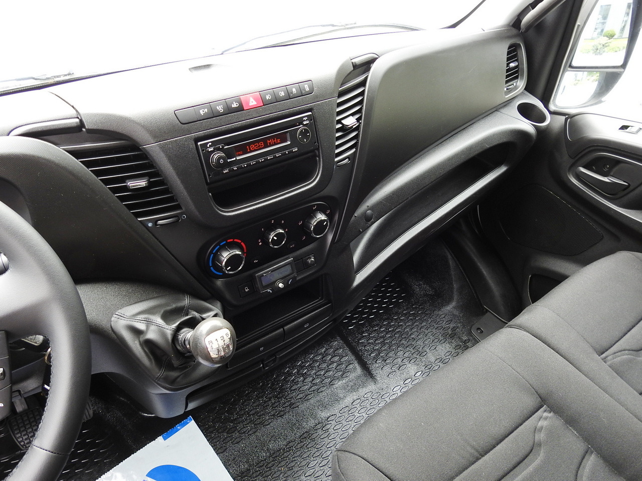 Furgoneta frigorifica IVECO DAILY 35S15 REGRIGERATOR BOX -12*C 8 PALLETS CRUISE CONTROL TWIN WHEELS AIR CONDITIONING  150HP: foto 34