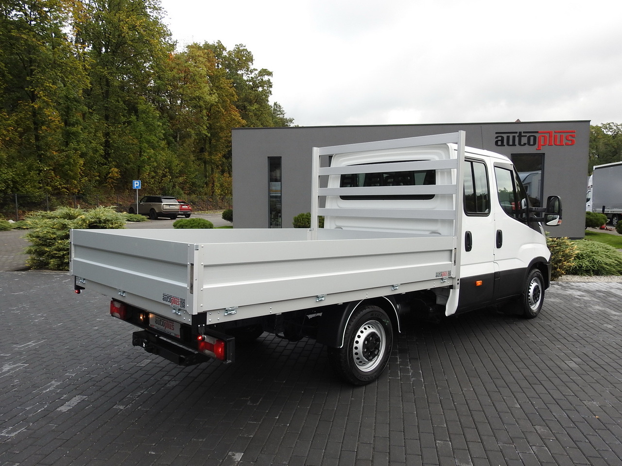 IVECO DAILY 35S15 STAKE BODY DOUBLE CABIN DOKA 7 SEATS AIR CONDITIONING 150HP - Furgoneta caja abierta: foto 3 IVECO DAILY 35S15 STAKE BODY DOUBLE CABIN DOKA 7 SEATS AIR CONDITIONING 150HP - Furgoneta caja abierta: foto 3