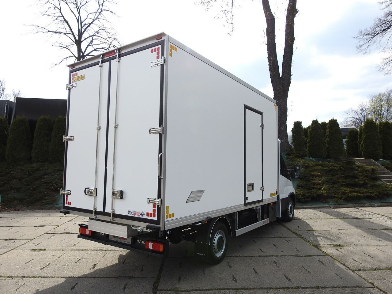 IVECO DAILY 35S16 NEW REGRIGERATOR BOX -10*C 8 PALLETS HEATING FUNCTION POWER SUPPLY 230V CRUISE CONTROL AIR CONDITIONING 160HP - Furgoneta frigorifica: foto 3 IVECO DAILY 35S16 NEW REGRIGERATOR BOX -10*C 8 PALLETS HEATING FUNCTION POWER SUPPLY 230V CRUISE CONTROL AIR CONDITIONING 160HP - Furgoneta frigorifica: foto 3
