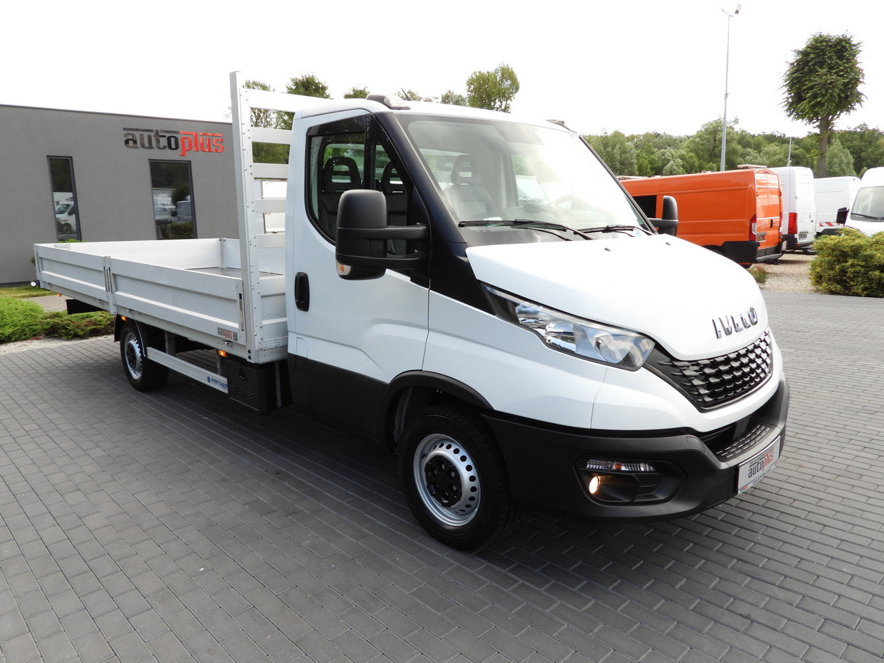 IVECO DAILY 35S16 STAKE BODY 10 PALLETS CRUISE CONTROL AIR CONDITIONING 160HP - Furgoneta caja abierta: foto 4 IVECO DAILY 35S16 STAKE BODY 10 PALLETS CRUISE CONTROL AIR CONDITIONING 160HP - Furgoneta caja abierta: foto 4