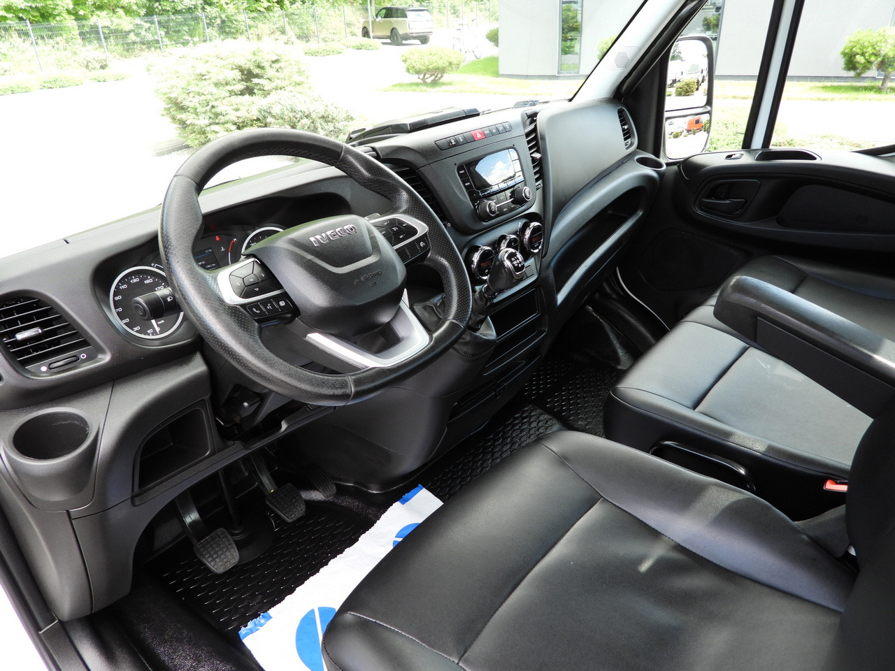 IVECO DAILY 35S16 STAKE BODY 10 PALLETS CRUISE CONTROL AIR CONDITIONING  160HP - Furgoneta caja abierta: foto 2 IVECO DAILY 35S16 STAKE BODY 10 PALLETS CRUISE CONTROL AIR CONDITIONING  160HP - Furgoneta caja abierta: foto 2