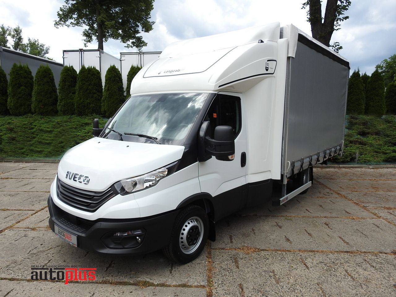 IVECO DAILY 35S18 NEW TARPAULIN WEBASTO CRUISE CONTROL AIR CONDITIONING 180HP - Furgoneta con lona: foto 1 IVECO DAILY 35S18 NEW TARPAULIN WEBASTO CRUISE CONTROL AIR CONDITIONING 180HP - Furgoneta con lona: foto 1