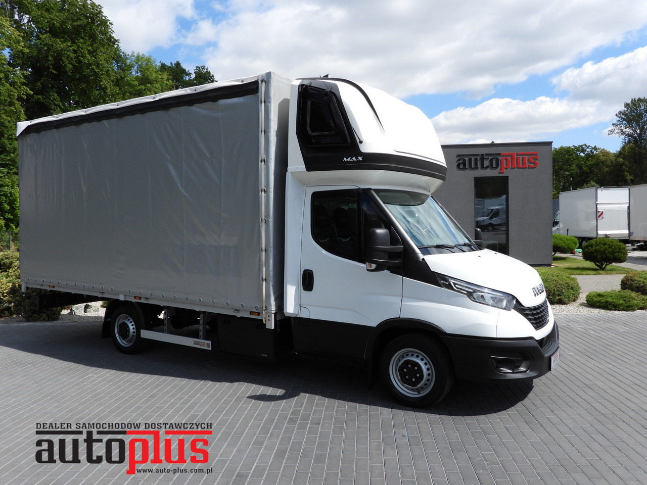 IVECO DAILY 35S18 TARPAULIN 10 PALLETS WEBASTO CRUISE CONTROL NAVIGATION LED LIGHTS AIR CONDITIONING 180HP - Furgoneta con lona: foto 1 IVECO DAILY 35S18 TARPAULIN 10 PALLETS WEBASTO CRUISE CONTROL NAVIGATION LED LIGHTS AIR CONDITIONING 180HP - Furgoneta con lona: foto 1