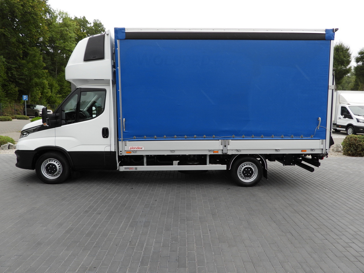 Furgoneta con lona IVECO DAILY 35S18 TARPAULIN LIFT 8 PALLETS WEBASTO CRUISE CONTROL LED LIGHTS AIR CONDITIONING 180HP: foto 9 Furgoneta con lona IVECO DAILY 35S18 TARPAULIN LIFT 8 PALLETS WEBASTO CRUISE CONTROL LED LIGHTS AIR CONDITIONING 180HP: foto 9