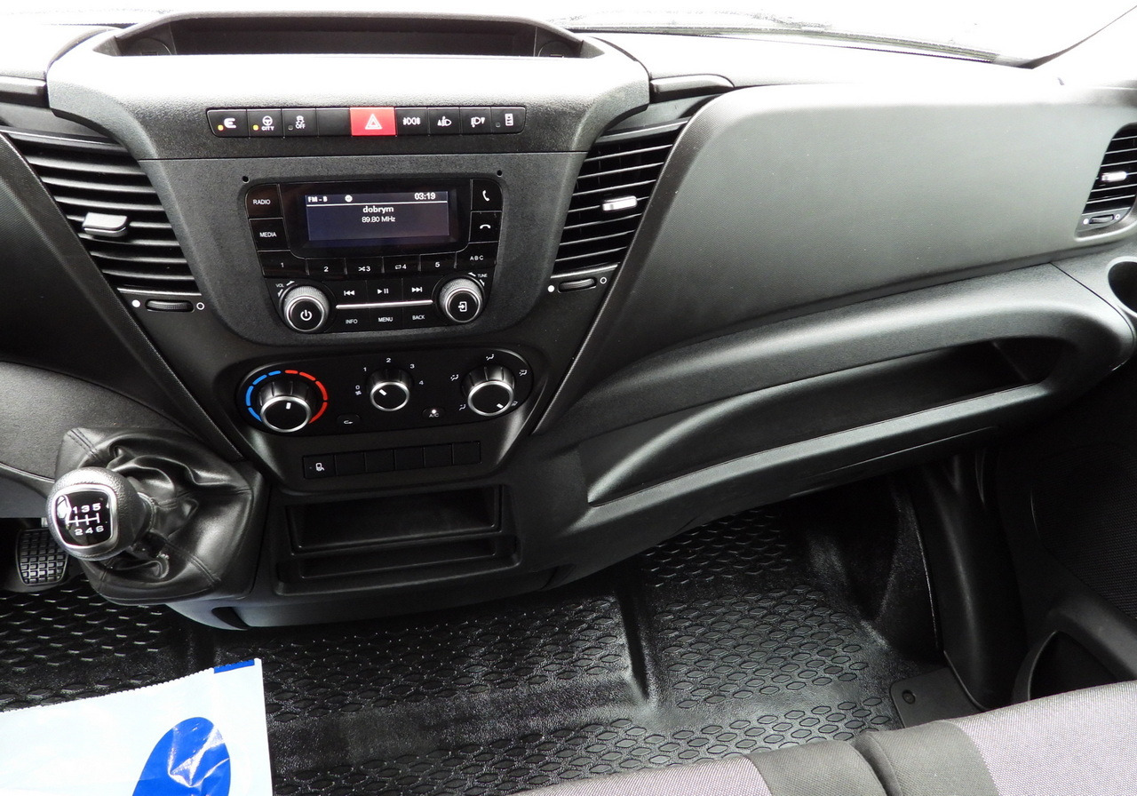 Furgoneta con lona IVECO DAILY 35S18 TARPAULIN LIFT 8 PALLETS WEBASTO CRUISE CONTROL LED LIGHTS AIR CONDITIONING 180HP: foto 38 Furgoneta con lona IVECO DAILY 35S18 TARPAULIN LIFT 8 PALLETS WEBASTO CRUISE CONTROL LED LIGHTS AIR CONDITIONING 180HP: foto 38