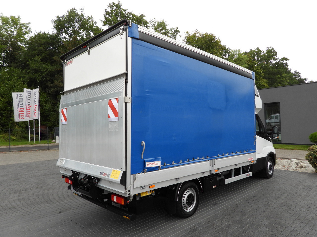 Furgoneta con lona IVECO DAILY 35S18 TARPAULIN LIFT 8 PALLETS WEBASTO CRUISE CONTROL LED LIGHTS AIR CONDITIONING 180HP: foto 14 Furgoneta con lona IVECO DAILY 35S18 TARPAULIN LIFT 8 PALLETS WEBASTO CRUISE CONTROL LED LIGHTS AIR CONDITIONING 180HP: foto 14