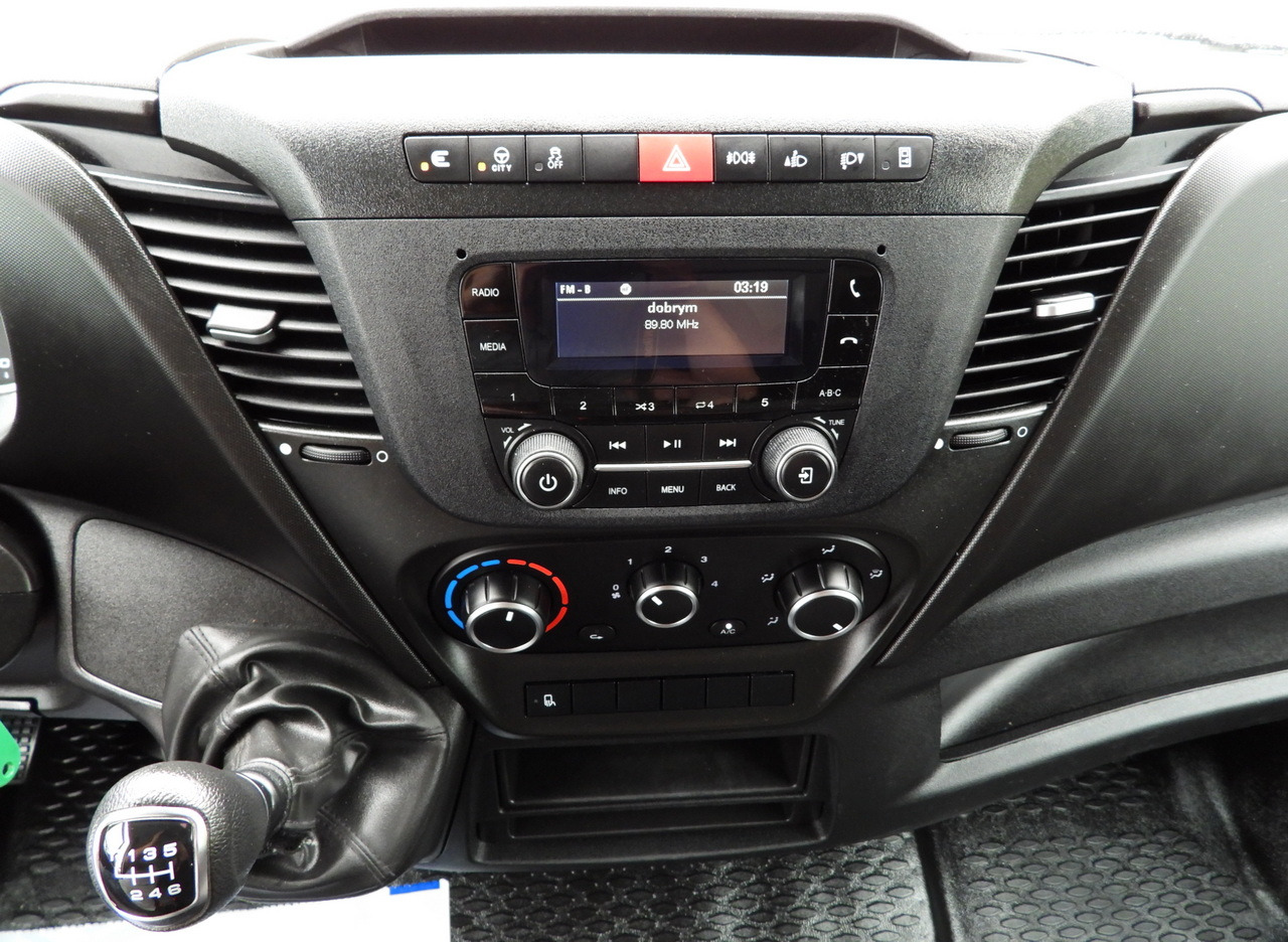 Furgoneta con lona IVECO DAILY 35S18 TARPAULIN LIFT 8 PALLETS WEBASTO CRUISE CONTROL LED LIGHTS AIR CONDITIONING 180HP: foto 39 Furgoneta con lona IVECO DAILY 35S18 TARPAULIN LIFT 8 PALLETS WEBASTO CRUISE CONTROL LED LIGHTS AIR CONDITIONING 180HP: foto 39