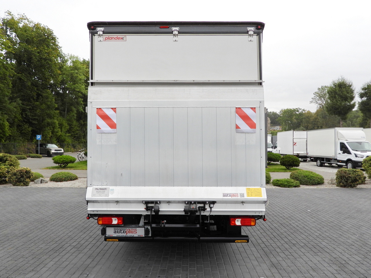 Furgoneta con lona IVECO DAILY 35S18 TARPAULIN LIFT 8 PALLETS WEBASTO CRUISE CONTROL LED LIGHTS AIR CONDITIONING 180HP: foto 11 Furgoneta con lona IVECO DAILY 35S18 TARPAULIN LIFT 8 PALLETS WEBASTO CRUISE CONTROL LED LIGHTS AIR CONDITIONING 180HP: foto 11
