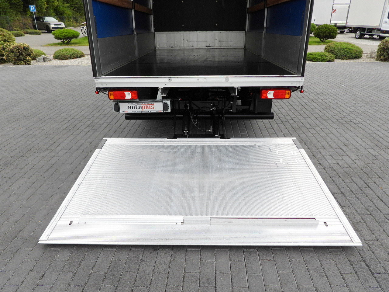 Furgoneta con lona IVECO DAILY 35S18 TARPAULIN LIFT 8 PALLETS WEBASTO CRUISE CONTROL LED LIGHTS AIR CONDITIONING 180HP: foto 25 Furgoneta con lona IVECO DAILY 35S18 TARPAULIN LIFT 8 PALLETS WEBASTO CRUISE CONTROL LED LIGHTS AIR CONDITIONING 180HP: foto 25