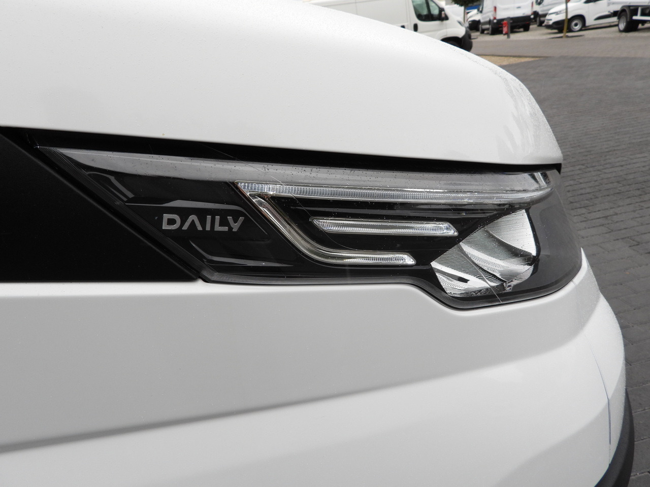 Furgoneta con lona IVECO DAILY 35S18 TARPAULIN LIFT 8 PALLETS WEBASTO CRUISE CONTROL LED LIGHTS AIR CONDITIONING 180HP: foto 22 Furgoneta con lona IVECO DAILY 35S18 TARPAULIN LIFT 8 PALLETS WEBASTO CRUISE CONTROL LED LIGHTS AIR CONDITIONING 180HP: foto 22