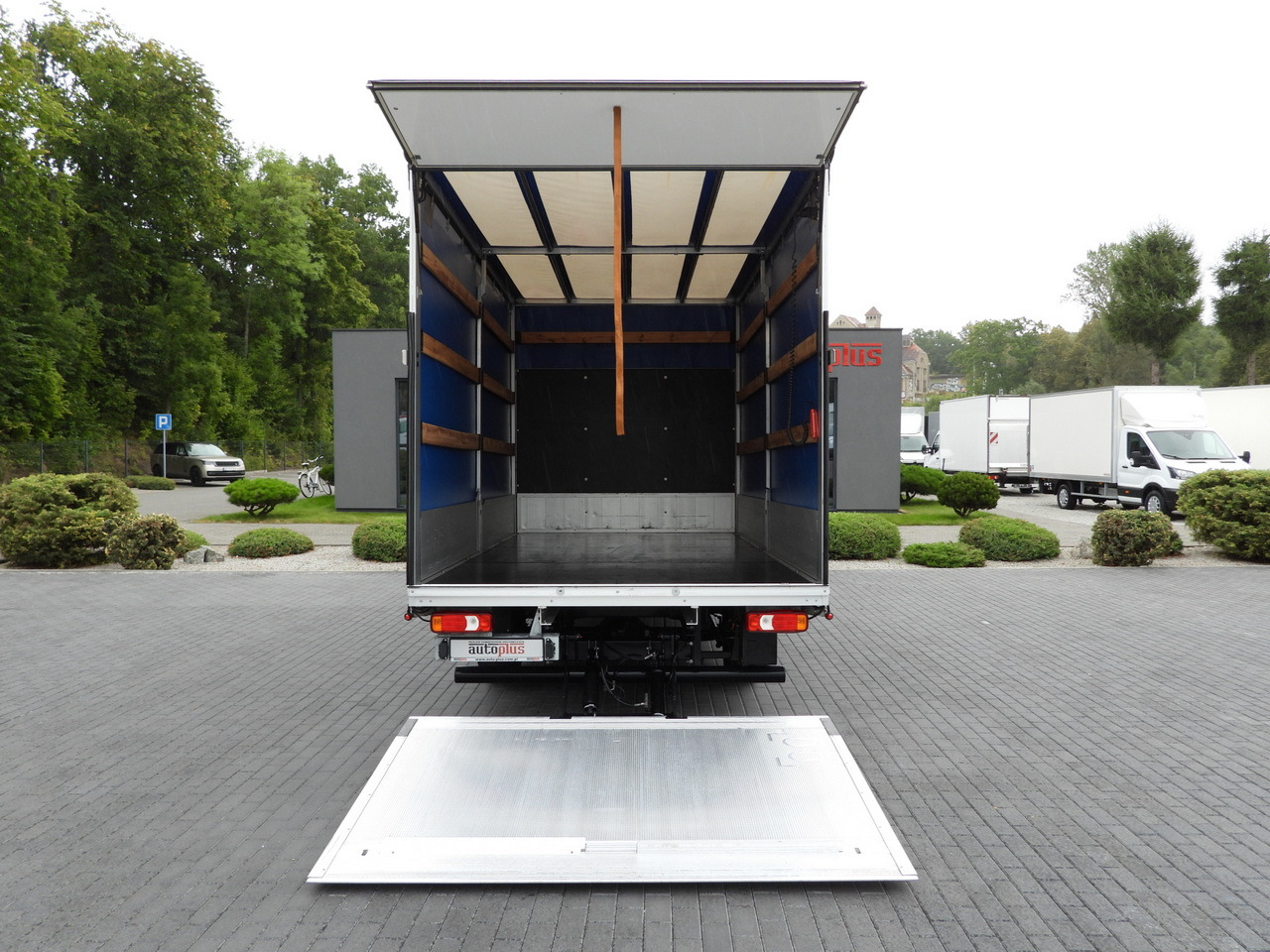 Furgoneta con lona IVECO DAILY 35S18 TARPAULIN LIFT 8 PALLETS WEBASTO CRUISE CONTROL LED LIGHTS AIR CONDITIONING 180HP: foto 12 Furgoneta con lona IVECO DAILY 35S18 TARPAULIN LIFT 8 PALLETS WEBASTO CRUISE CONTROL LED LIGHTS AIR CONDITIONING 180HP: foto 12