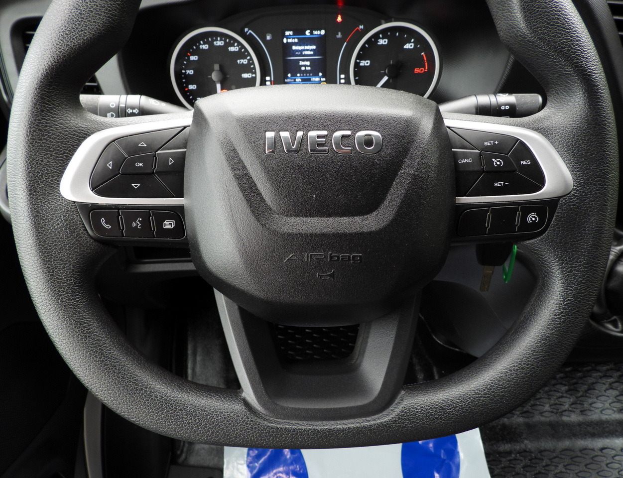 Furgoneta con lona IVECO DAILY 35S18 TARPAULIN LIFT 8 PALLETS WEBASTO CRUISE CONTROL LED LIGHTS AIR CONDITIONING 180HP: foto 34 Furgoneta con lona IVECO DAILY 35S18 TARPAULIN LIFT 8 PALLETS WEBASTO CRUISE CONTROL LED LIGHTS AIR CONDITIONING 180HP: foto 34