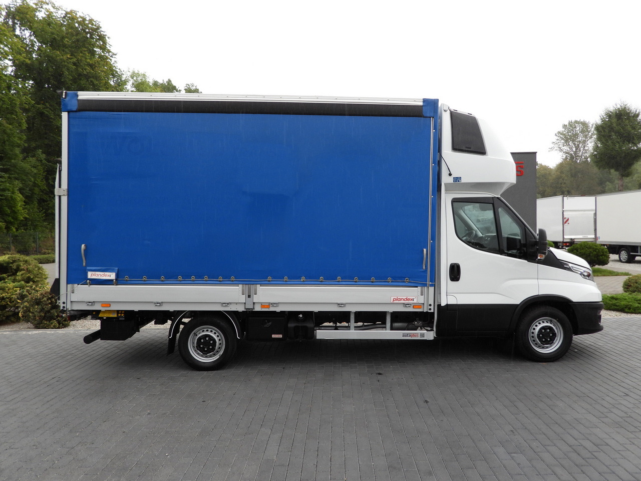 Furgoneta con lona IVECO DAILY 35S18 TARPAULIN LIFT 8 PALLETS WEBASTO CRUISE CONTROL LED LIGHTS AIR CONDITIONING 180HP: foto 7 Furgoneta con lona IVECO DAILY 35S18 TARPAULIN LIFT 8 PALLETS WEBASTO CRUISE CONTROL LED LIGHTS AIR CONDITIONING 180HP: foto 7