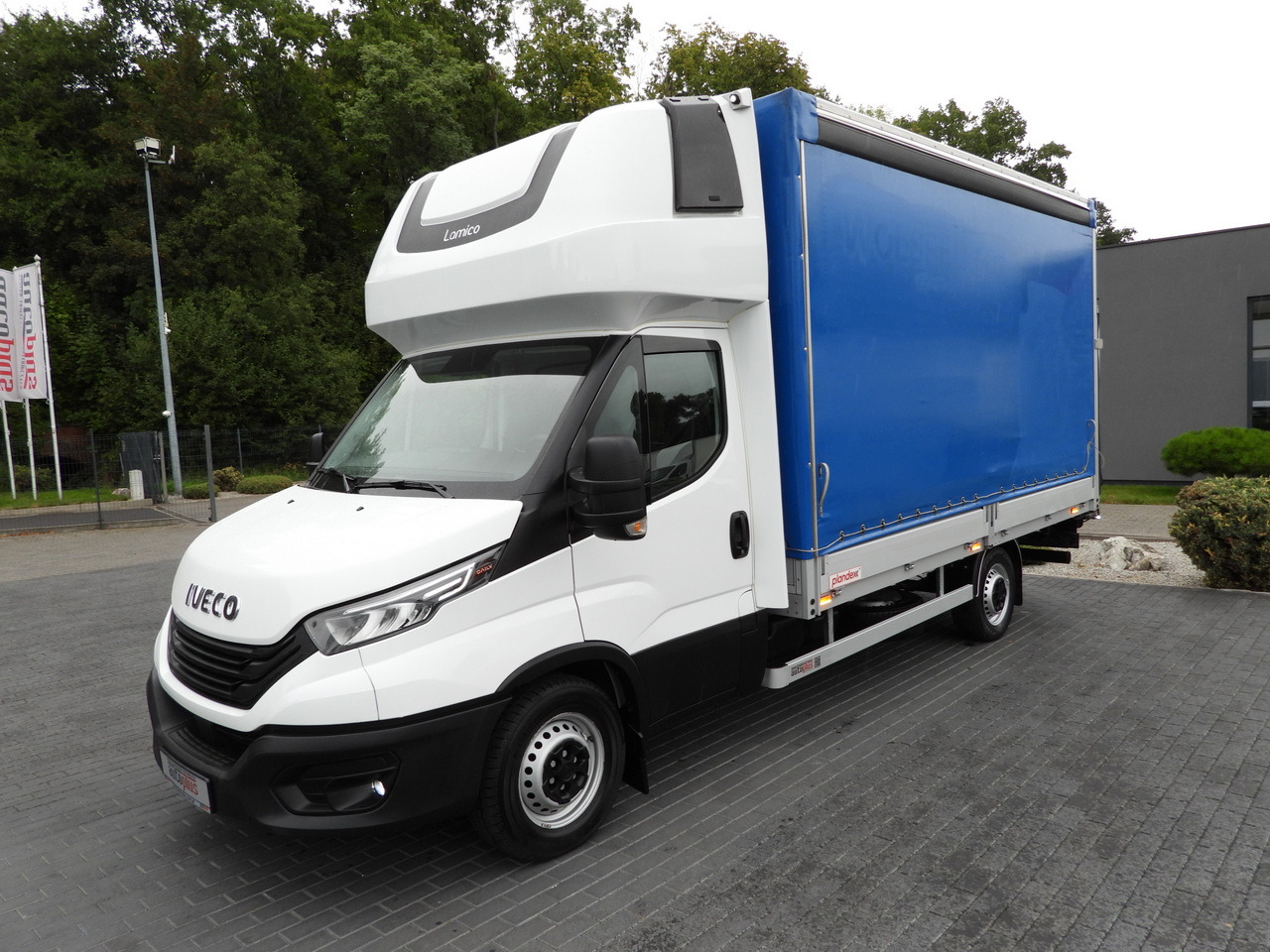 Furgoneta con lona IVECO DAILY 35S18 TARPAULIN LIFT 8 PALLETS WEBASTO CRUISE CONTROL LED LIGHTS AIR CONDITIONING 180HP: foto 6 Furgoneta con lona IVECO DAILY 35S18 TARPAULIN LIFT 8 PALLETS WEBASTO CRUISE CONTROL LED LIGHTS AIR CONDITIONING 180HP: foto 6