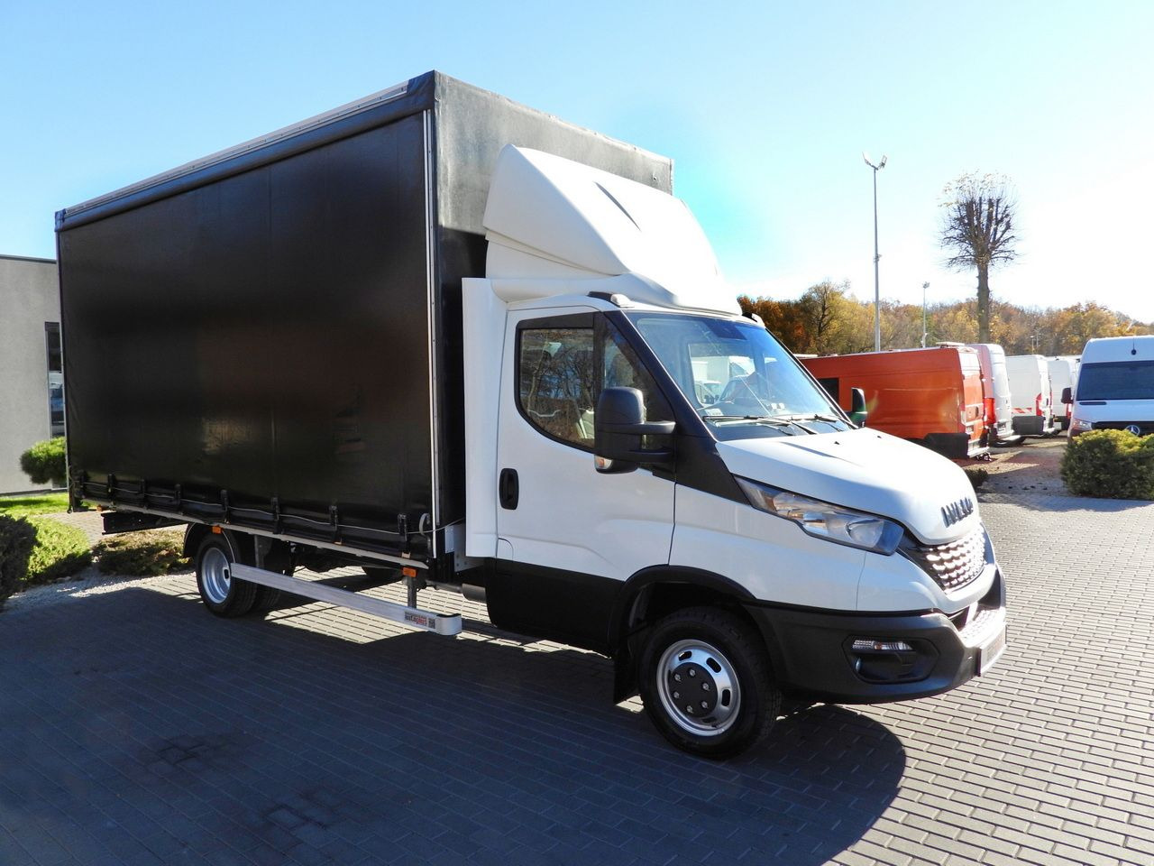 IVECO DAILY 50C17 TARPAULIN 10 PALLETS CRUISE CONTROL TWIN WHEELS AIR CONDITIONING 180HP - Furgoneta con lona: foto 4 IVECO DAILY 50C17 TARPAULIN 10 PALLETS CRUISE CONTROL TWIN WHEELS AIR CONDITIONING 180HP - Furgoneta con lona: foto 4