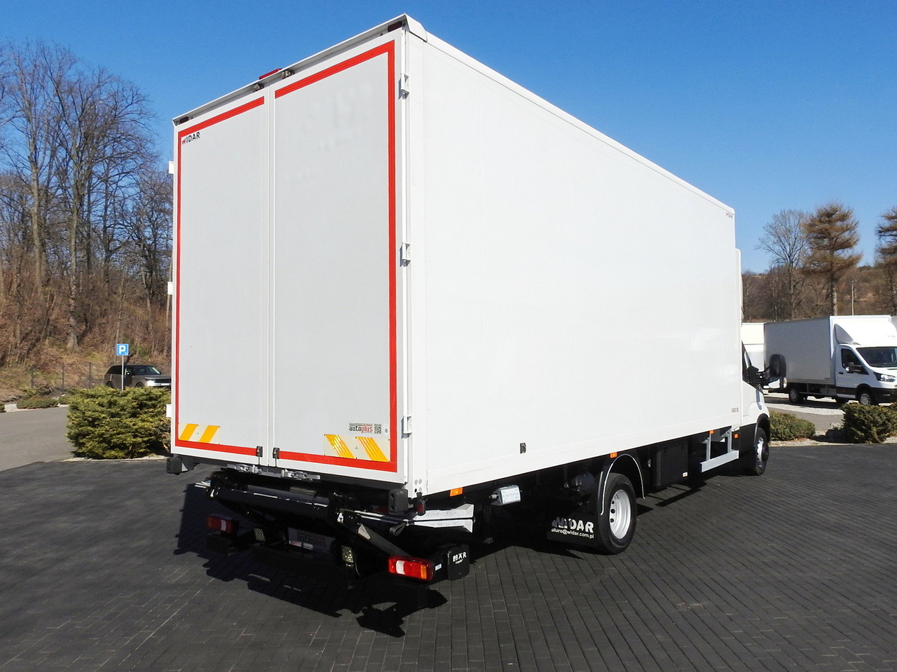 IVECO DAILY 70C18 BOX LIFT 14 PALLETS WEBASTO CRUISE CONTROL NAVIGATION LED LIGHTS TWIN WHEELS AIR CONDITIONING 180HP - Furgoneta caja cerrada: foto 3 IVECO DAILY 70C18 BOX LIFT 14 PALLETS WEBASTO CRUISE CONTROL NAVIGATION LED LIGHTS TWIN WHEELS AIR CONDITIONING 180HP - Furgoneta caja cerrada: foto 3