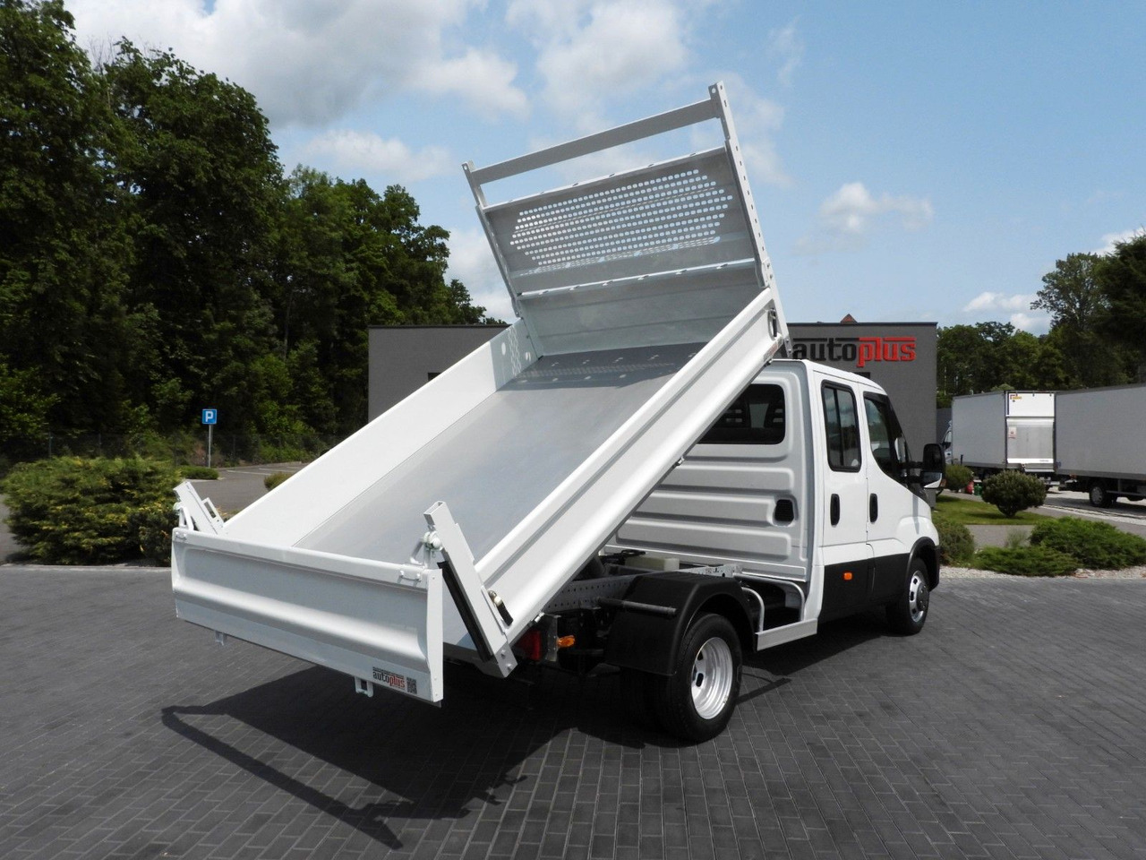 Iveco DAILY 35C14 KIPPER DOPPELKABINE DOKA 6 SITZE A/C - Furgoneta basculante, Furgoneta combi: foto 3 Iveco DAILY 35C14 KIPPER DOPPELKABINE DOKA 6 SITZE A/C - Furgoneta basculante, Furgoneta combi: foto 3