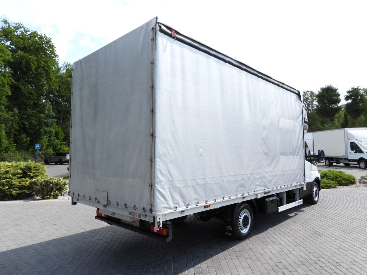 Iveco DAILY 35S18 PRITSCHE PLANE 10 PALETTEN TEMPOMAT - Furgoneta con lona: foto 3 Iveco DAILY 35S18 PRITSCHE PLANE 10 PALETTEN TEMPOMAT - Furgoneta con lona: foto 3