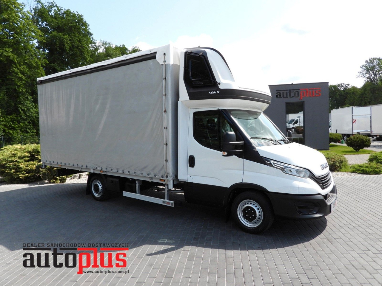 Iveco DAILY 35S18 PRITSCHE PLANE 10 PALETTEN TEMPOMAT - Furgoneta con lona: foto 1 Iveco DAILY 35S18 PRITSCHE PLANE 10 PALETTEN TEMPOMAT - Furgoneta con lona: foto 1
