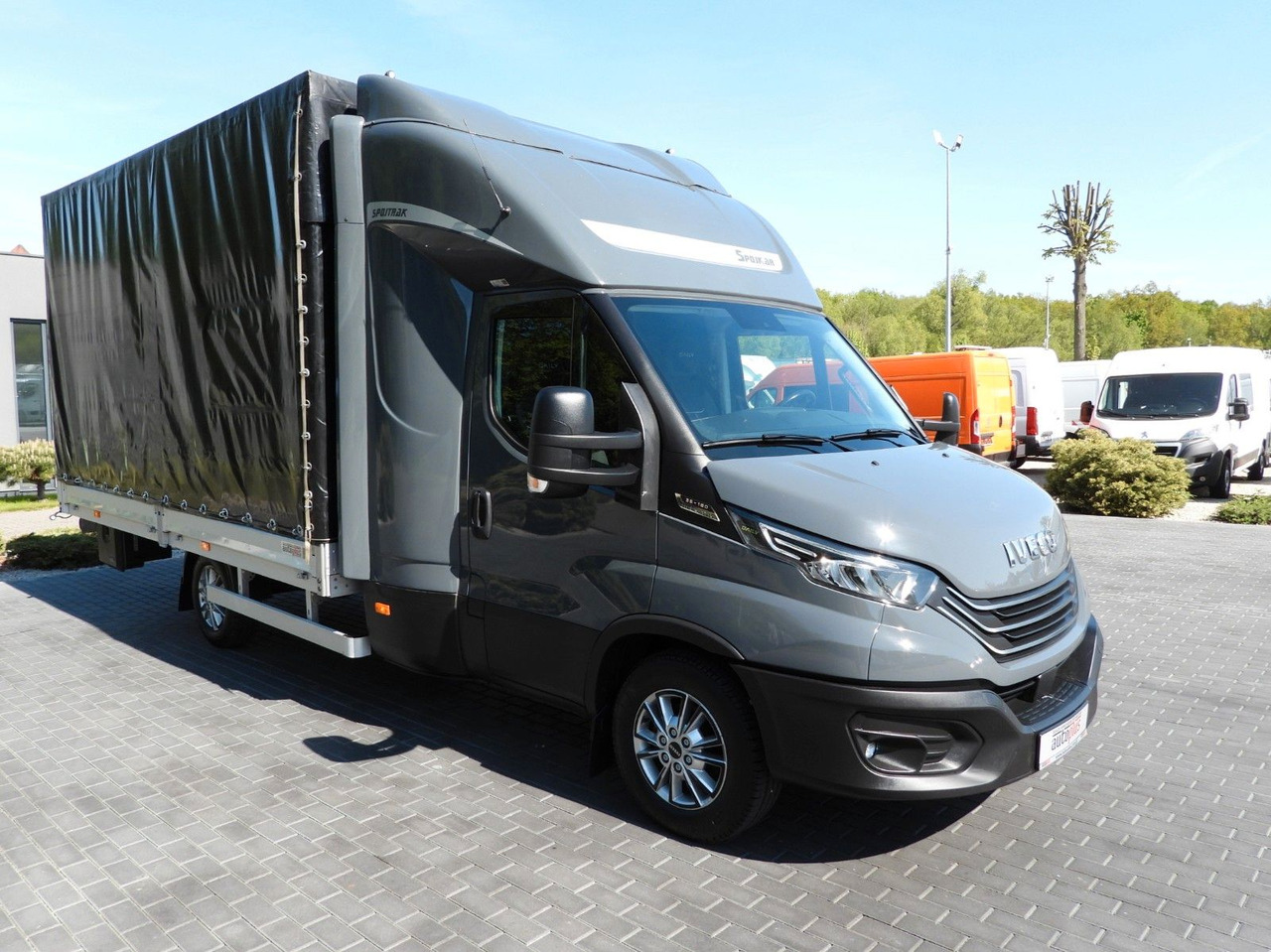 Iveco DAILY 35S18 PRITSCHE PLANE 10 PALETTEN WEBASTO - Furgoneta con lona, Furgoneta combi: foto 4 Iveco DAILY 35S18 PRITSCHE PLANE 10 PALETTEN WEBASTO - Furgoneta con lona, Furgoneta combi: foto 4