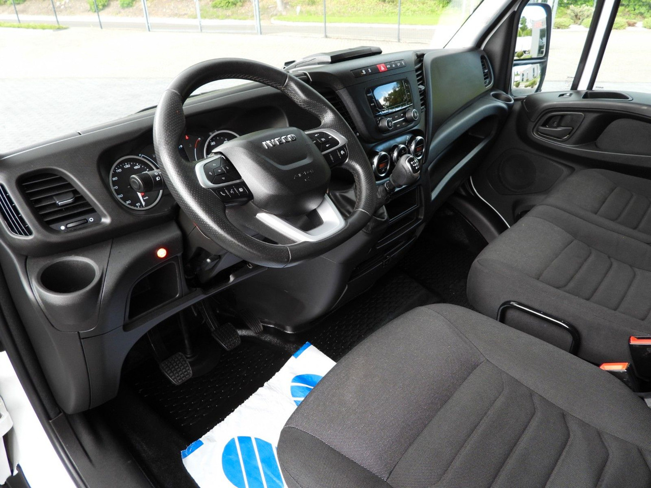 Iveco DAILY 35S18 PRITSCHE PLANE AUFZUG 8 PALETTEN - Furgoneta con lona: foto 2 Iveco DAILY 35S18 PRITSCHE PLANE AUFZUG 8 PALETTEN - Furgoneta con lona: foto 2